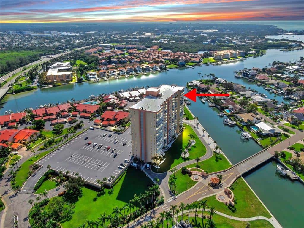 Condominium in ST PETERSBURG