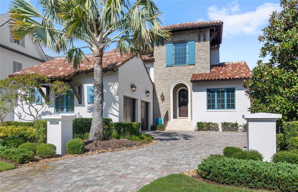 Single Family Residence in ORLANDO