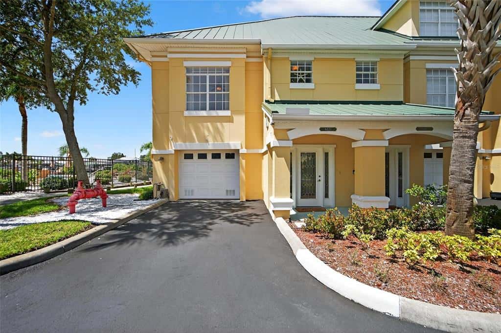 Townhouse in APOLLO BEACH