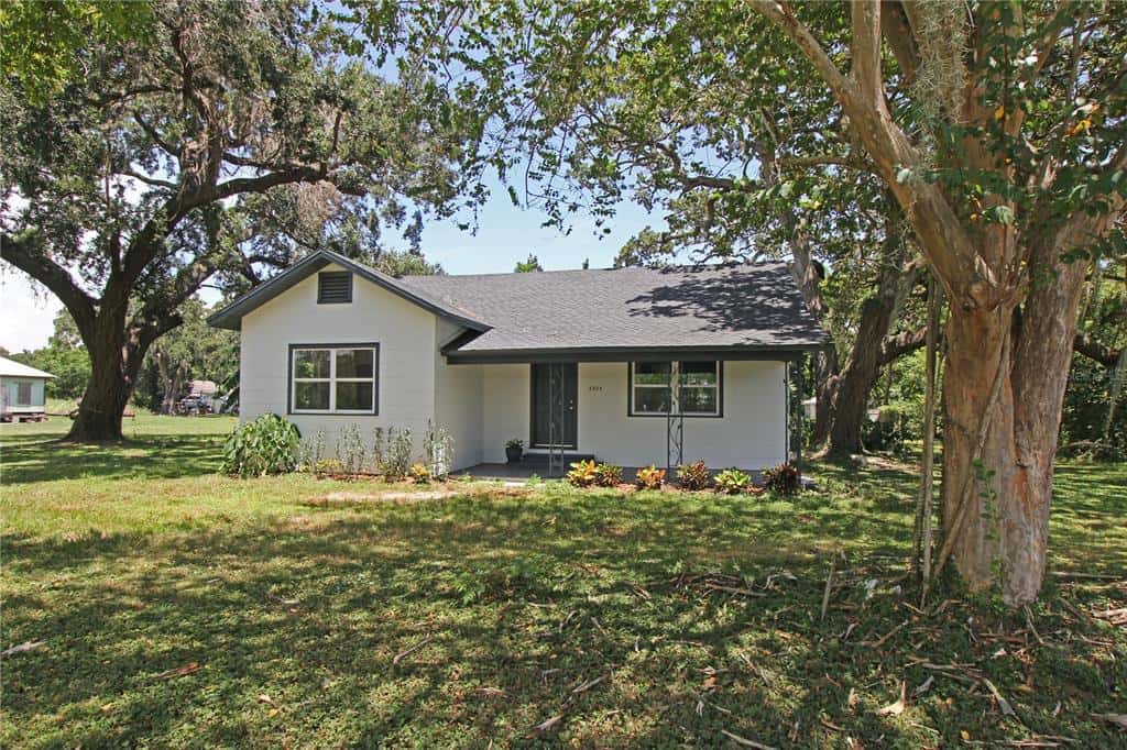 Single Family Residence in MULBERRY