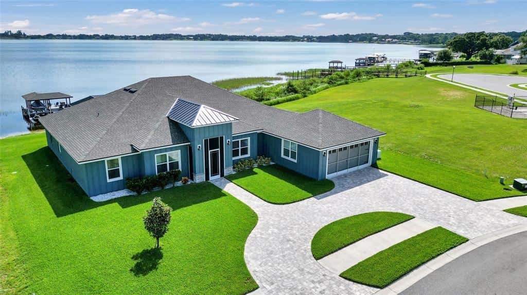 Single Family Residence in AUBURNDALE