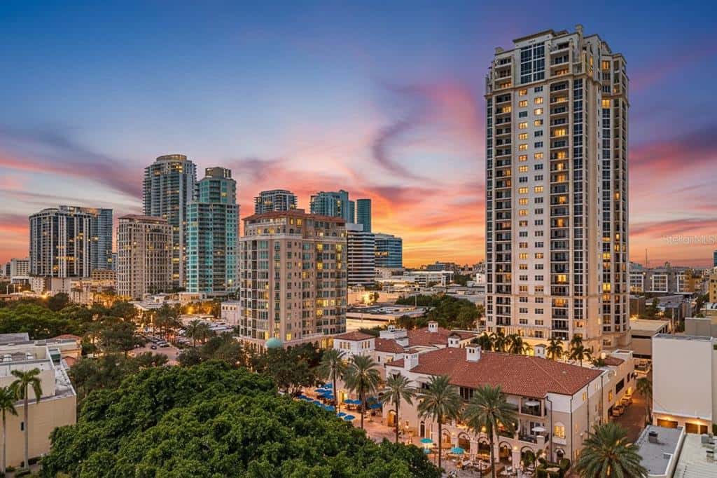 Condominium in ST PETERSBURG