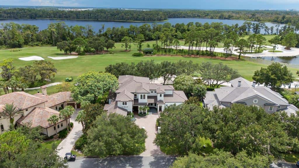 Single Family Residence in ORLANDO