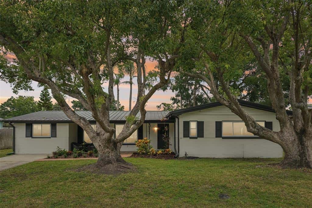 Single Family Residence in OLDSMAR