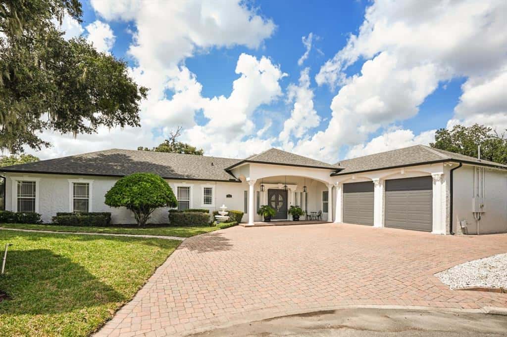 Single Family Residence in WINTER PARK