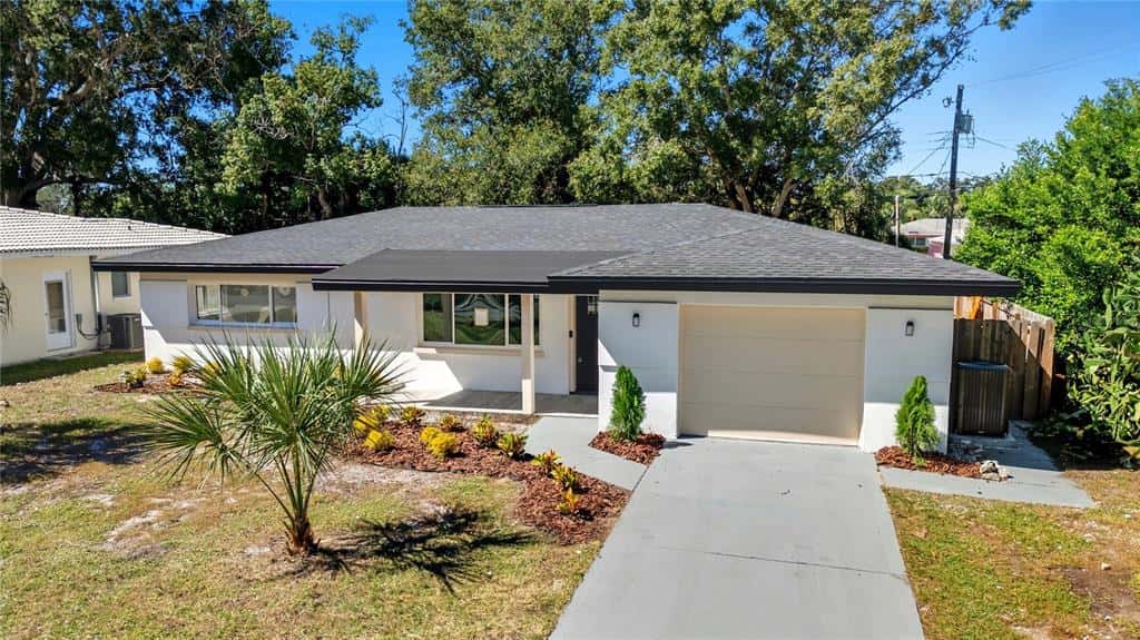 Single Family Residence in DUNEDIN