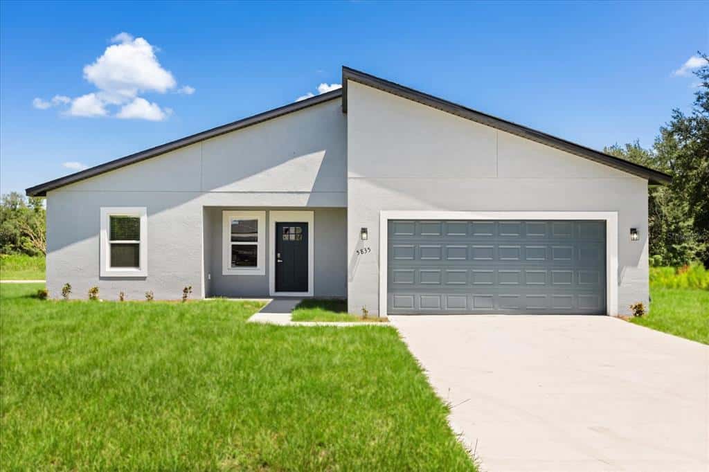 Single Family Residence in OCALA