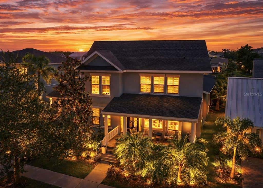 Single Family Residence in APOLLO BEACH
