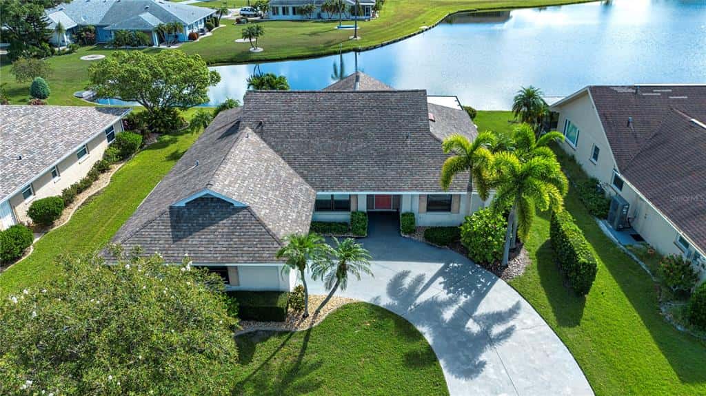 Single Family Residence in SUN CITY CENTER