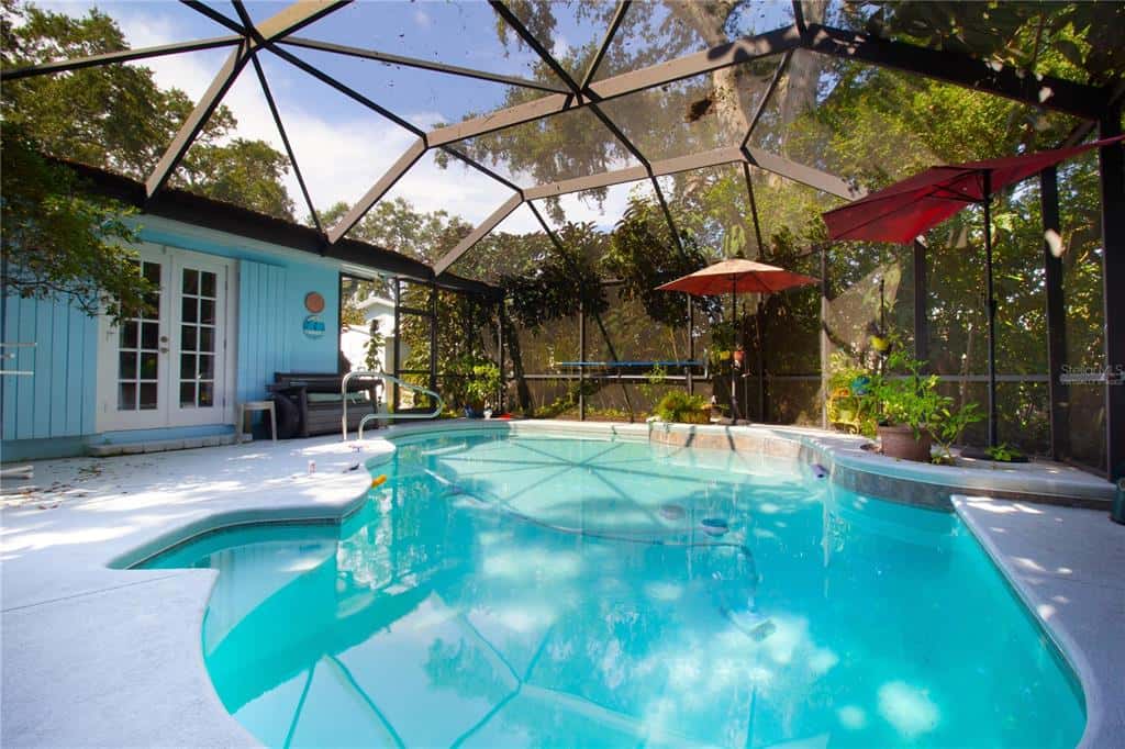 Single Family Residence in LARGO