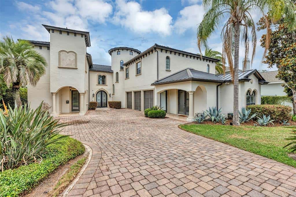 Single Family Residence in ORLANDO