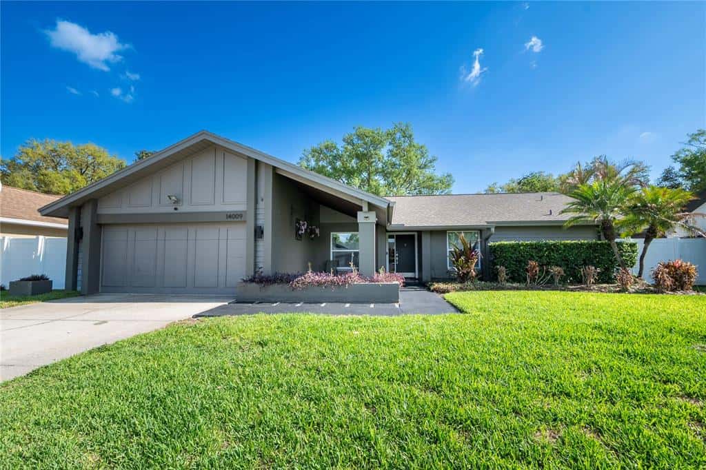 Single Family Residence in TAMPA