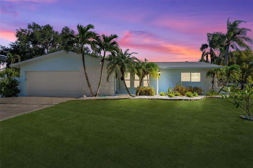 Single Family Residence in SEMINOLE