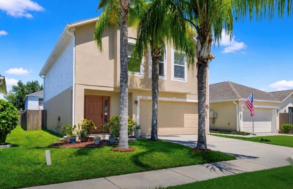 Single Family Residence in WESLEY CHAPEL