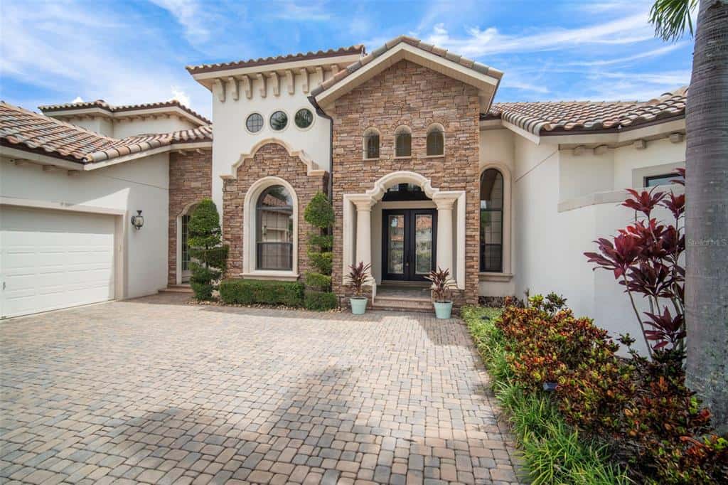 Single Family Residence in APOLLO BEACH