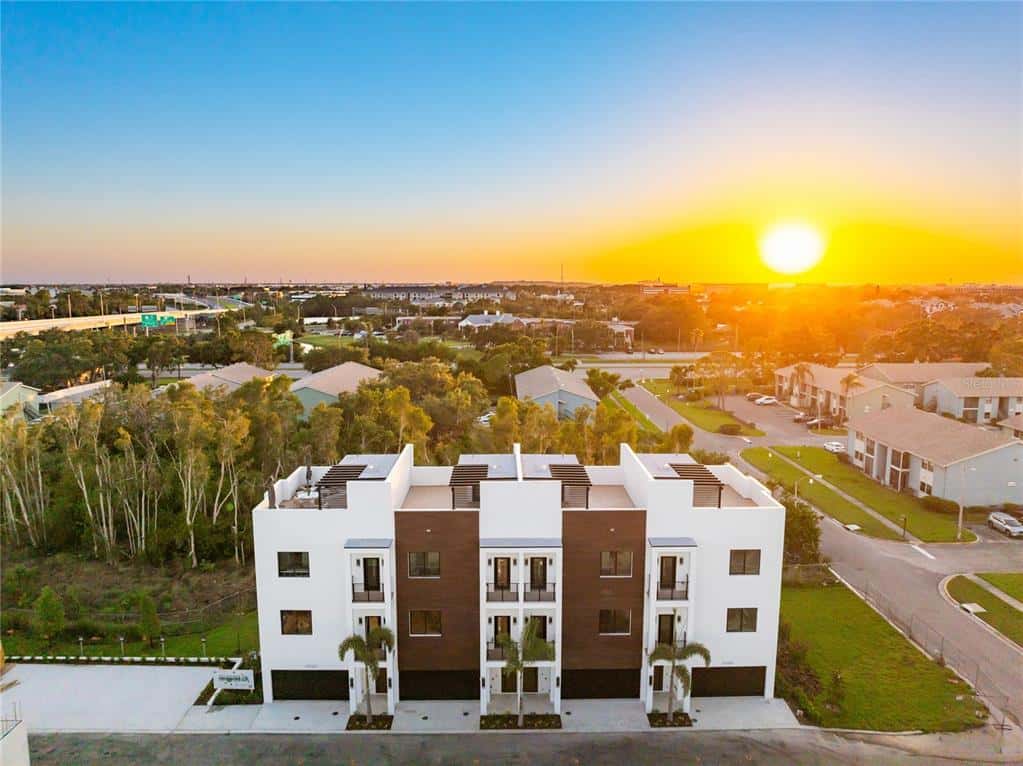 Townhouse in ST PETERSBURG