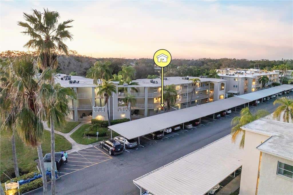 Condominium in DUNEDIN