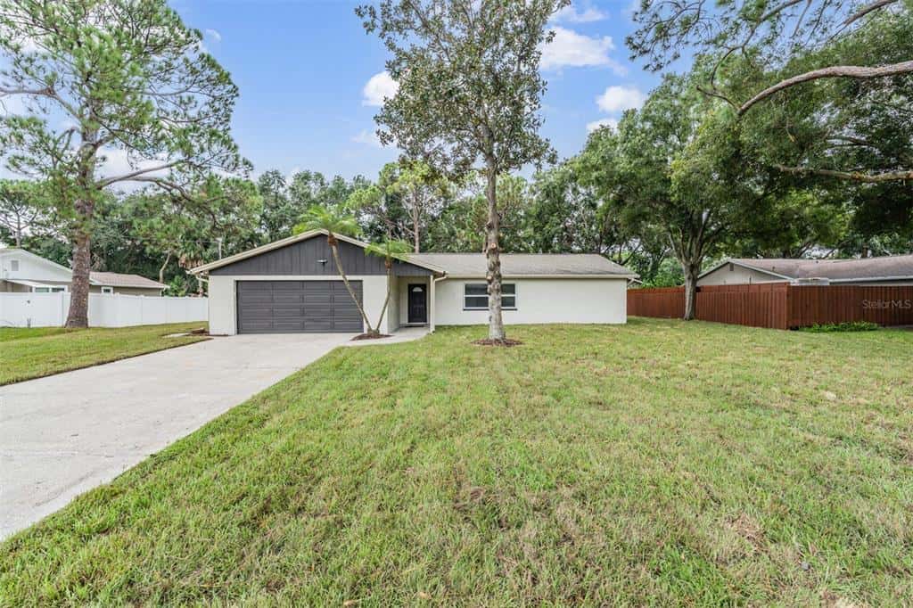 Single Family Residence in TAMPA
