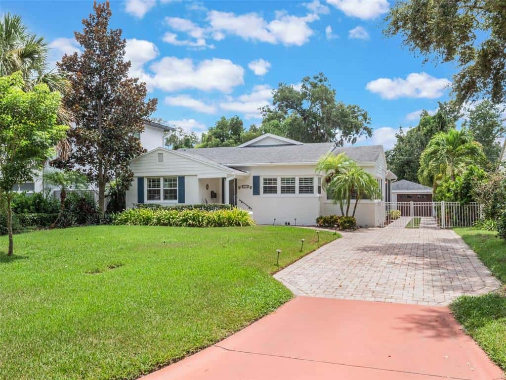 Single Family Residence in ORLANDO