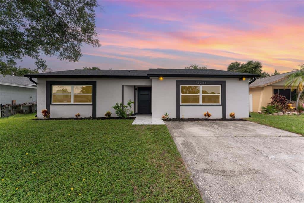 Single Family Residence in LARGO