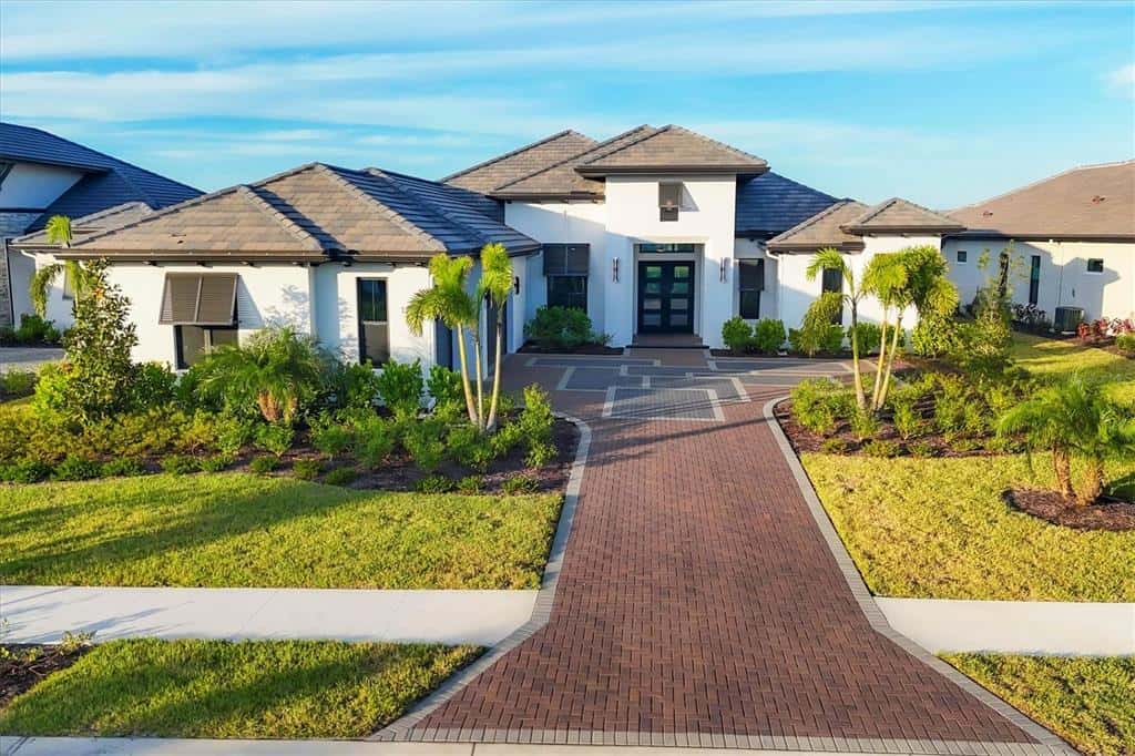 Single Family Residence in SARASOTA