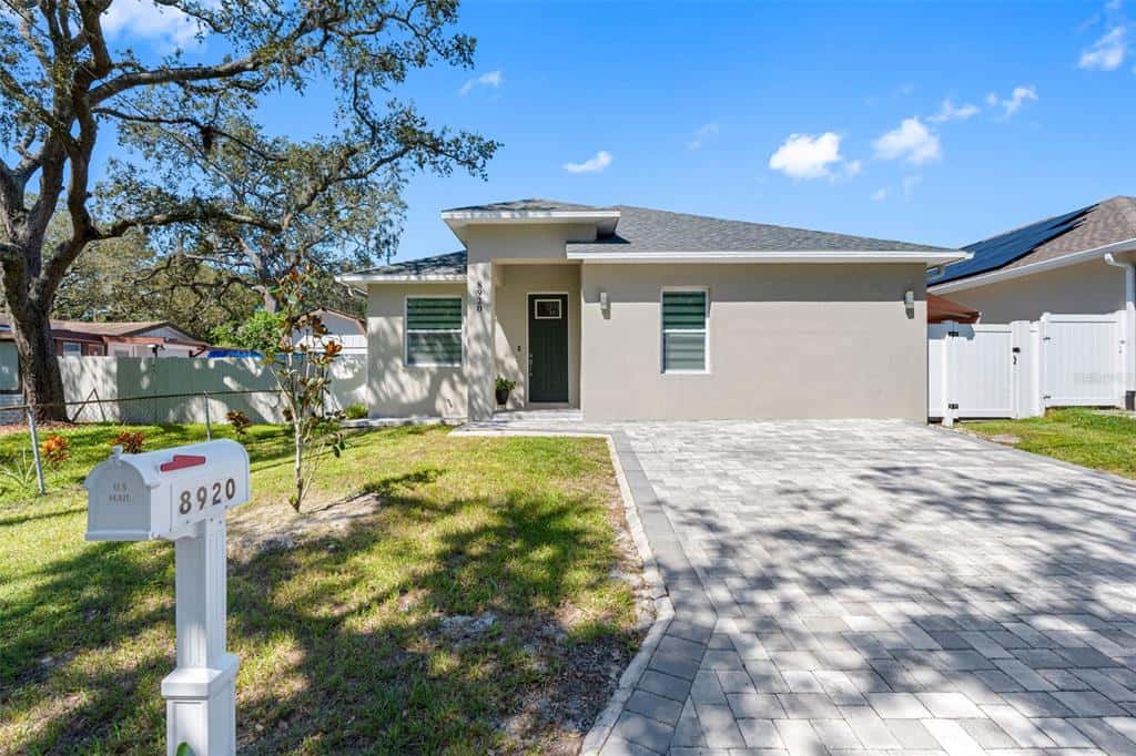 Single Family Residence in TAMPA
