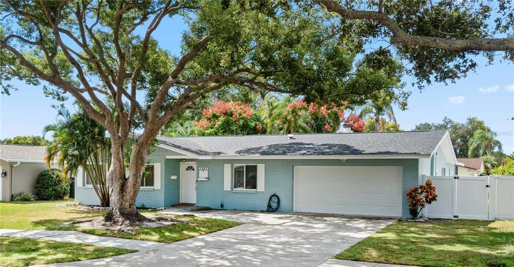 Single Family Residence in CLEARWATER