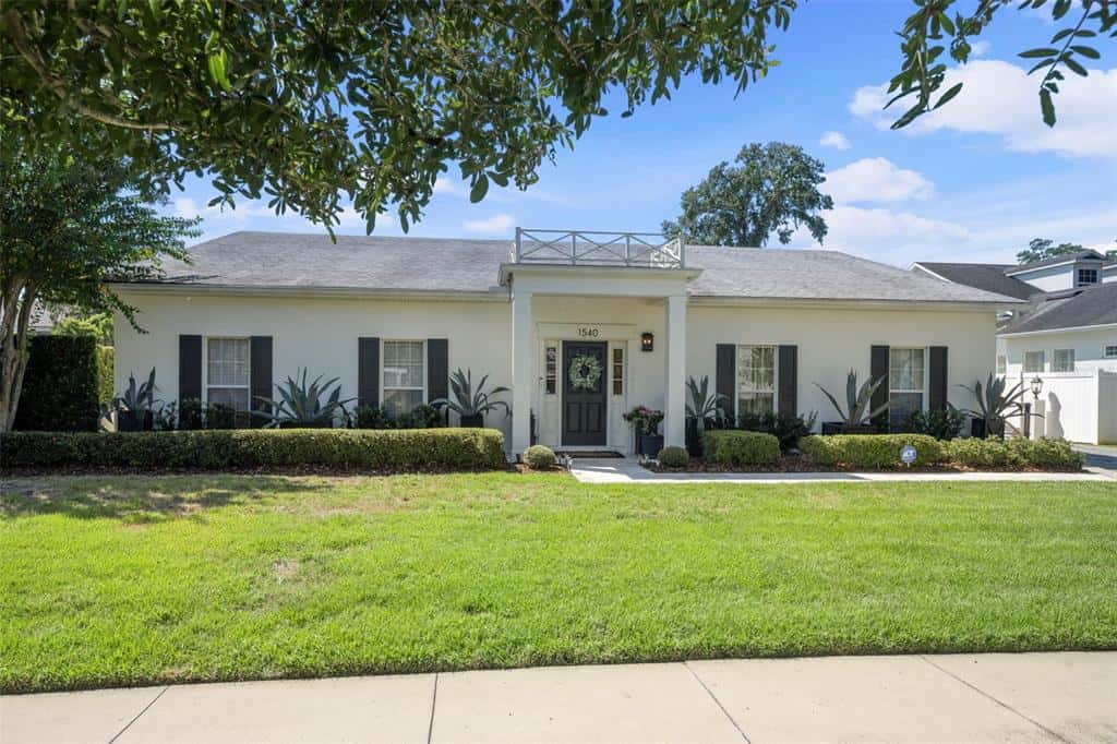 Single Family Residence in WINTER PARK