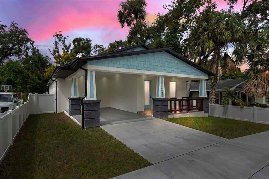 Single Family Residence in TAMPA