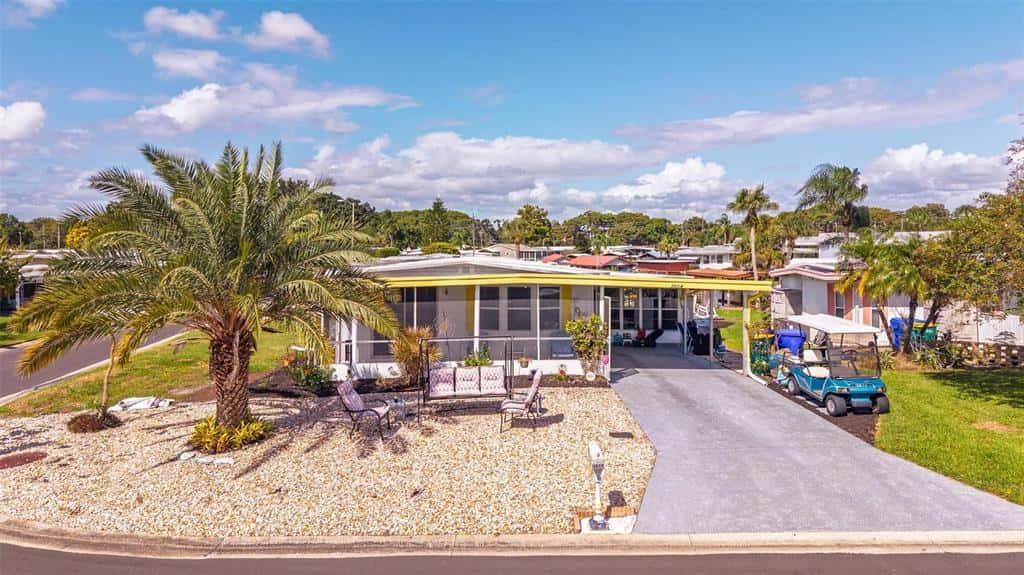 Manufactured Home in TAVARES