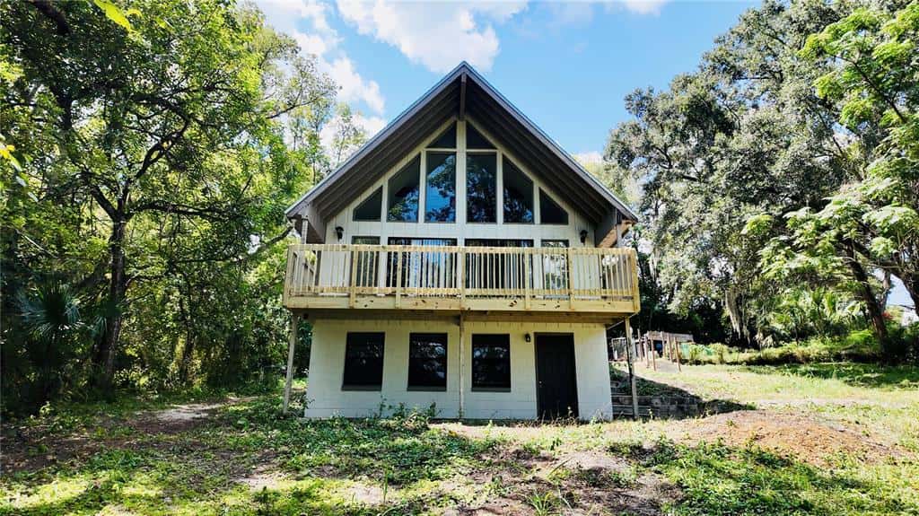 Single Family Residence in FRUITLAND PARK
