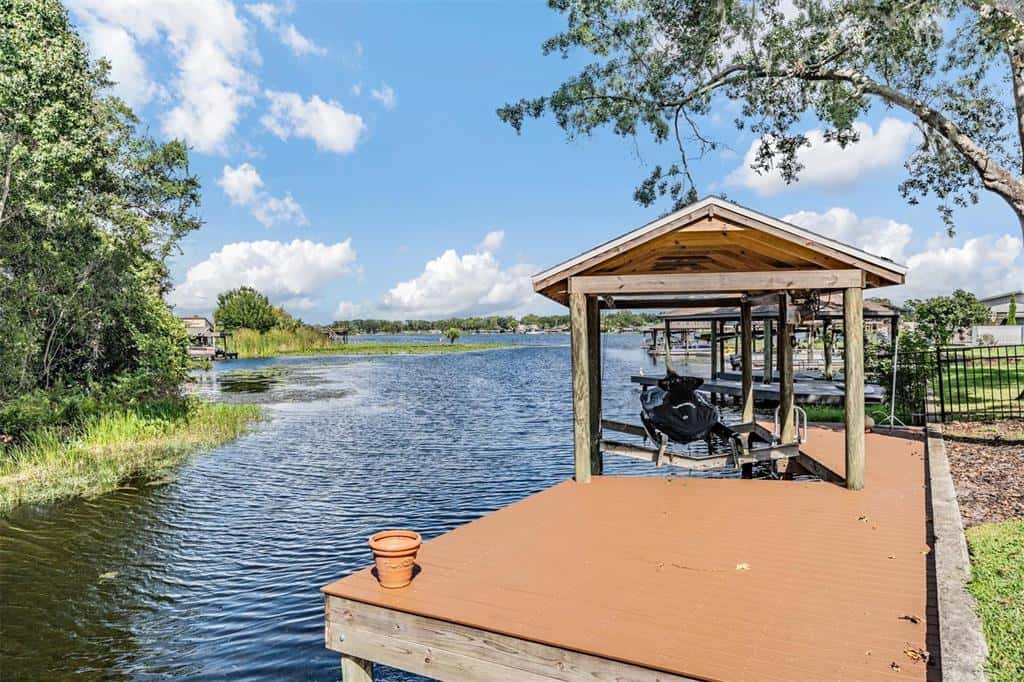 Single Family Residence in LAND O LAKES