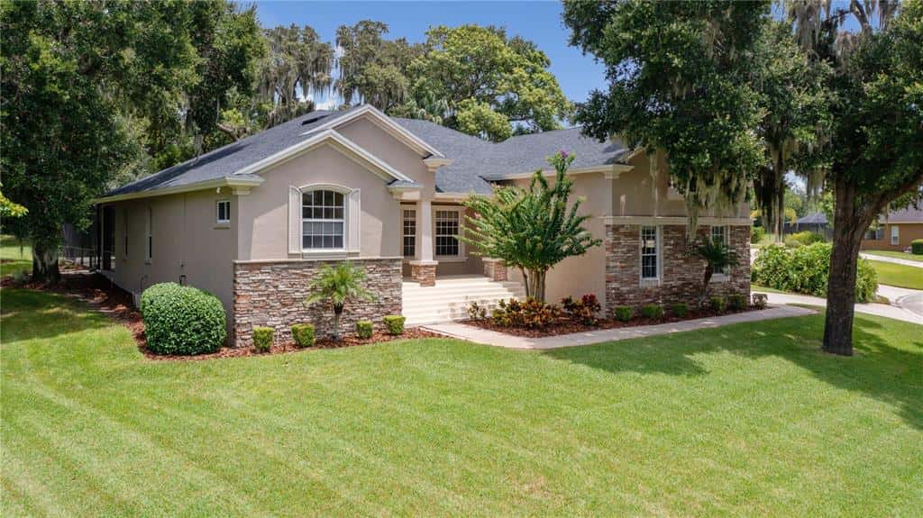 Single Family Residence in LAKELAND