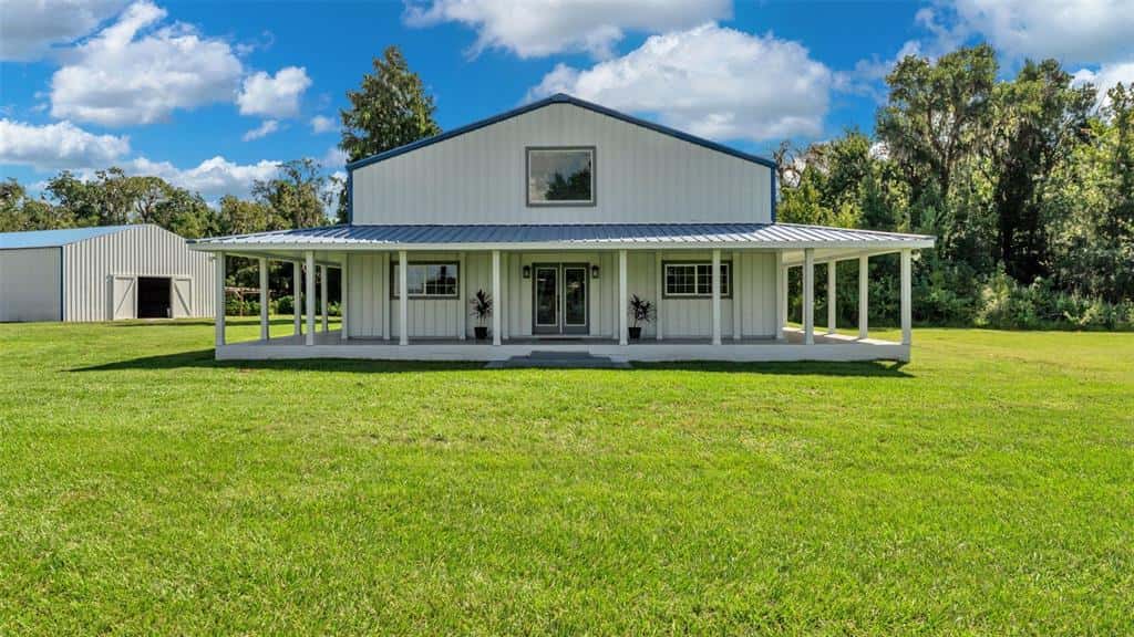 Single Family Residence in LAKELAND