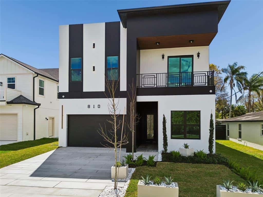 Single Family Residence in TAMPA