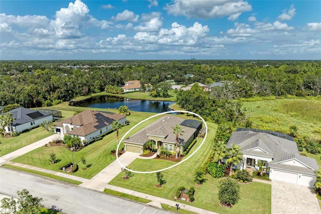 Single Family Residence in PARRISH