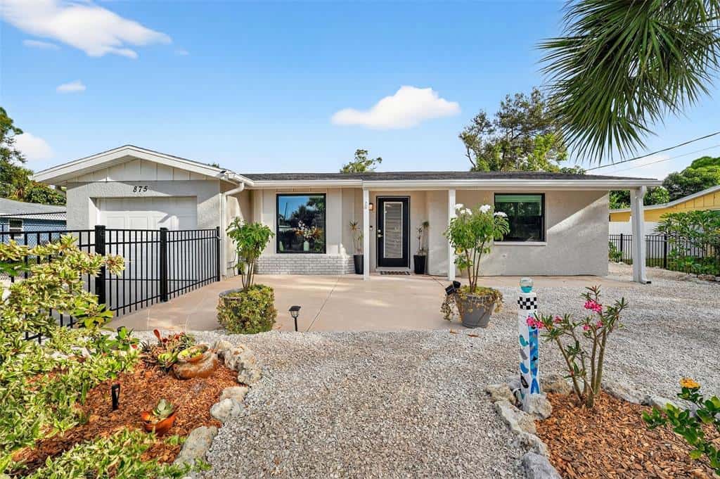 Single Family Residence in SARASOTA