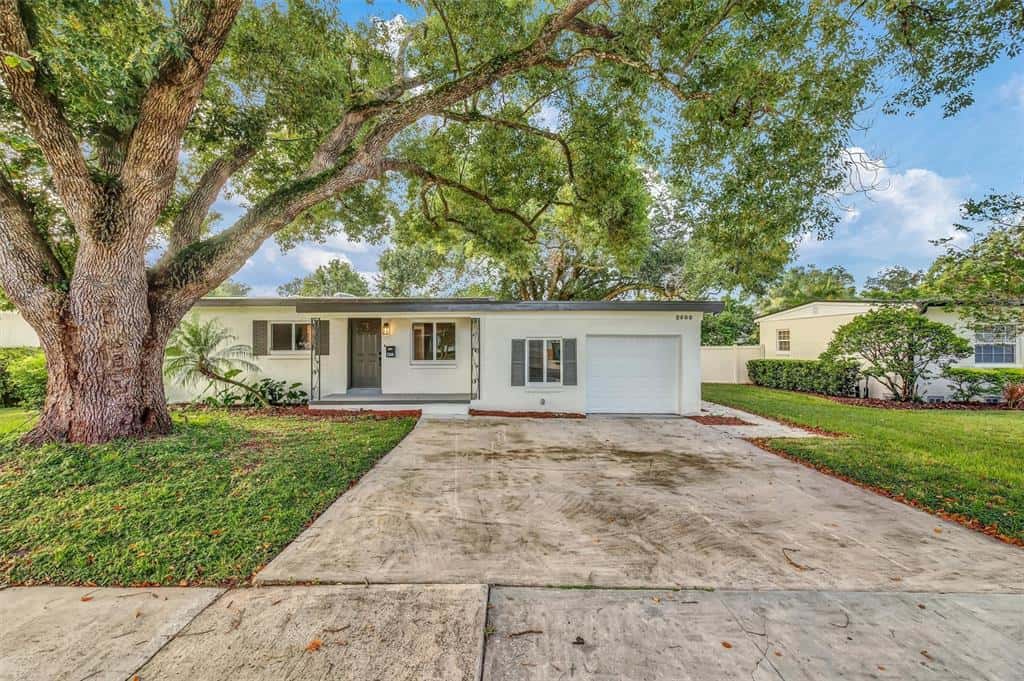 Single Family Residence in ORLANDO