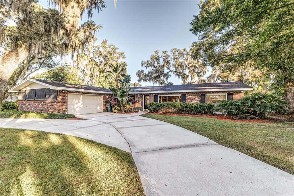 Single Family Residence in LAKELAND