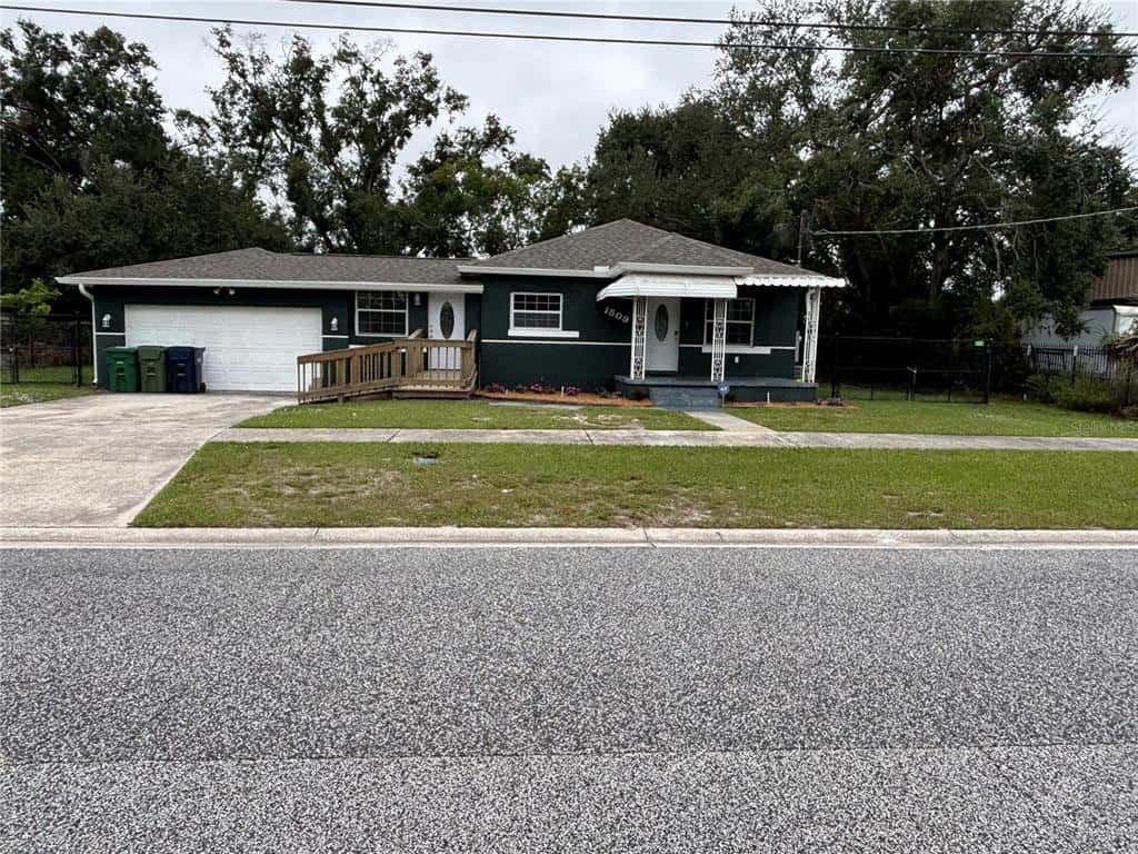 Single Family Residence in TAMPA