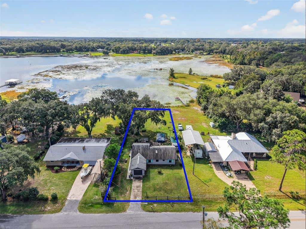 Single Family Residence in SUMMERFIELD