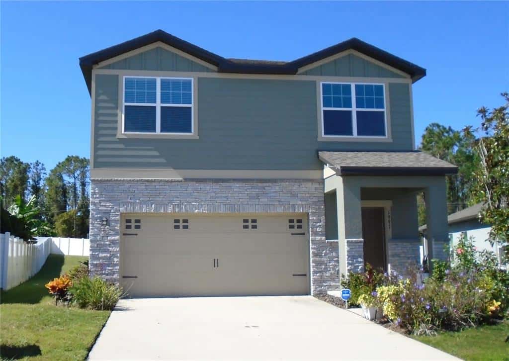 Single Family Residence in GROVELAND