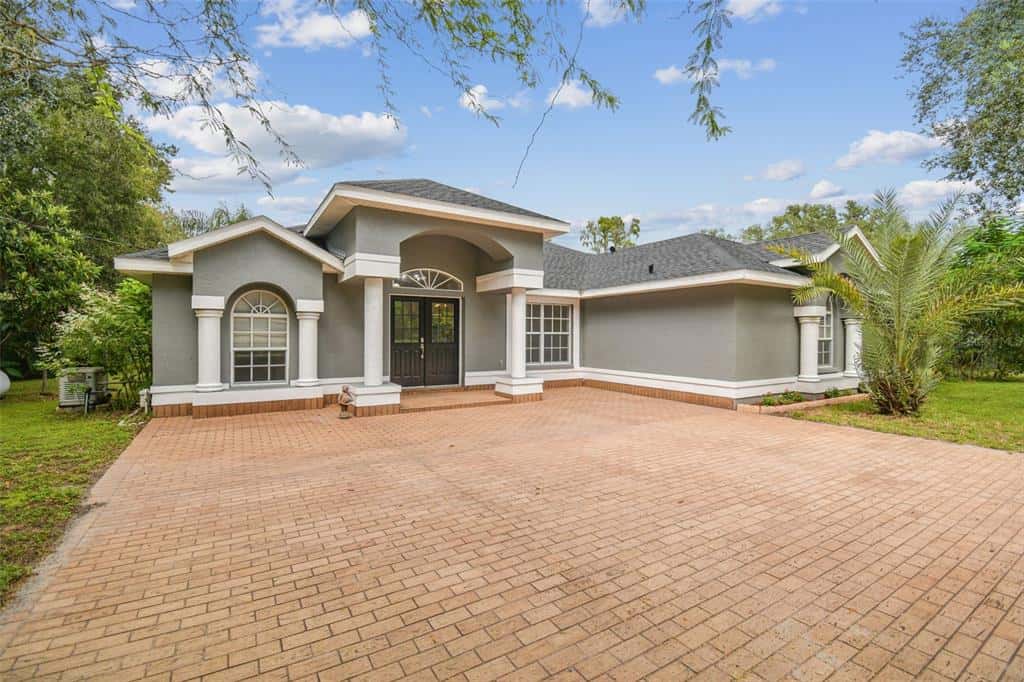 Single Family Residence in PLANT CITY