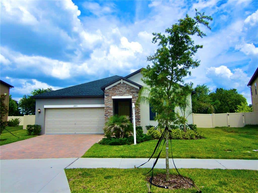 Single Family Residence in LUTZ