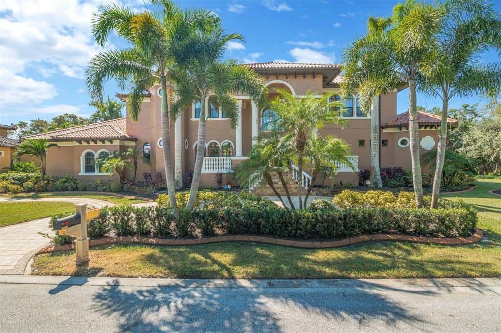 Single Family Residence in TARPON SPRINGS