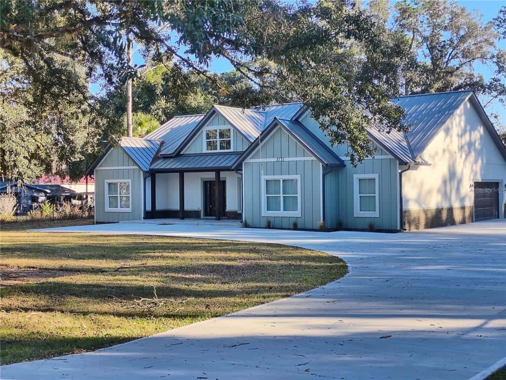 Single Family Residence in DAVENPORT