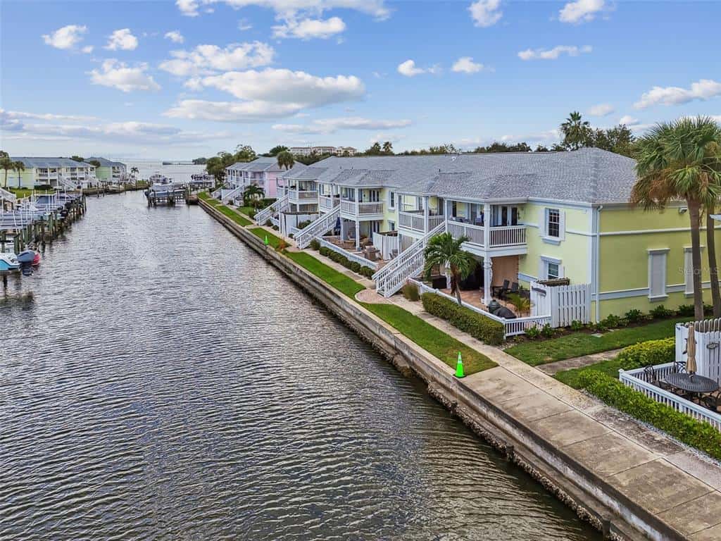 Condominium in ST PETERSBURG