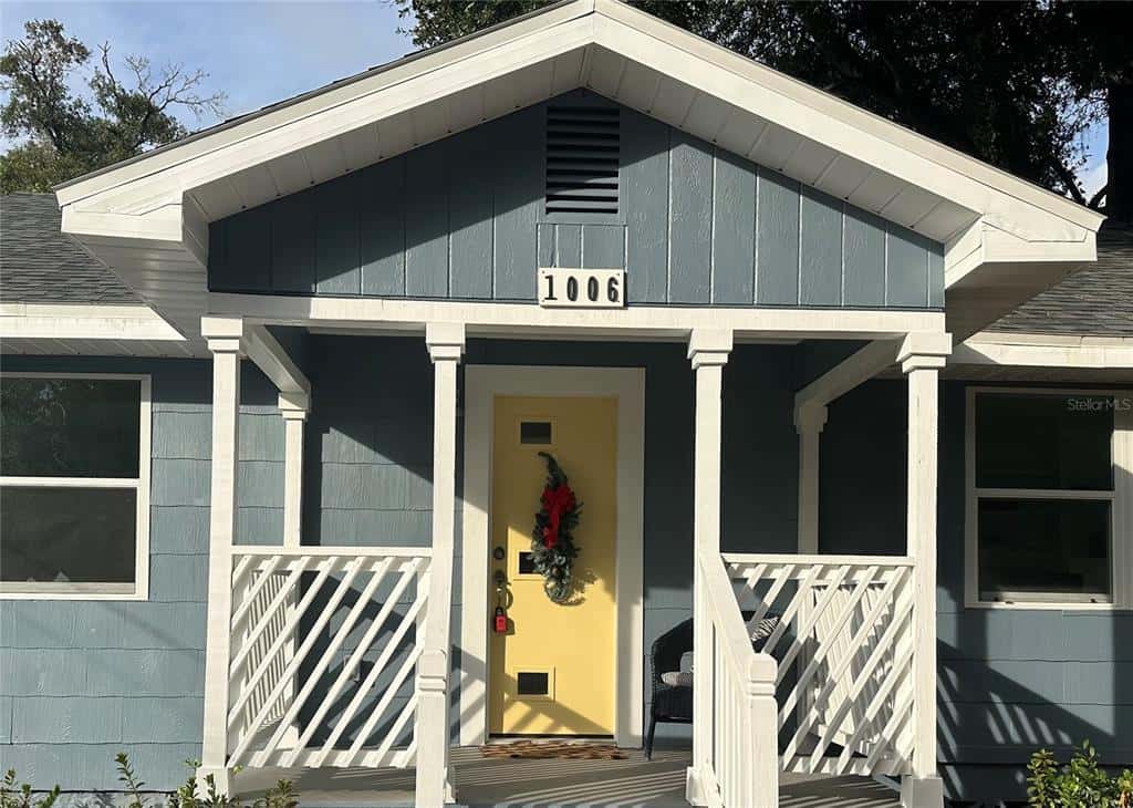 Single Family Residence in TAMPA