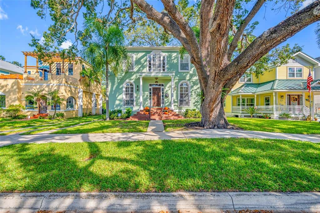 Single Family Residence in TAMPA