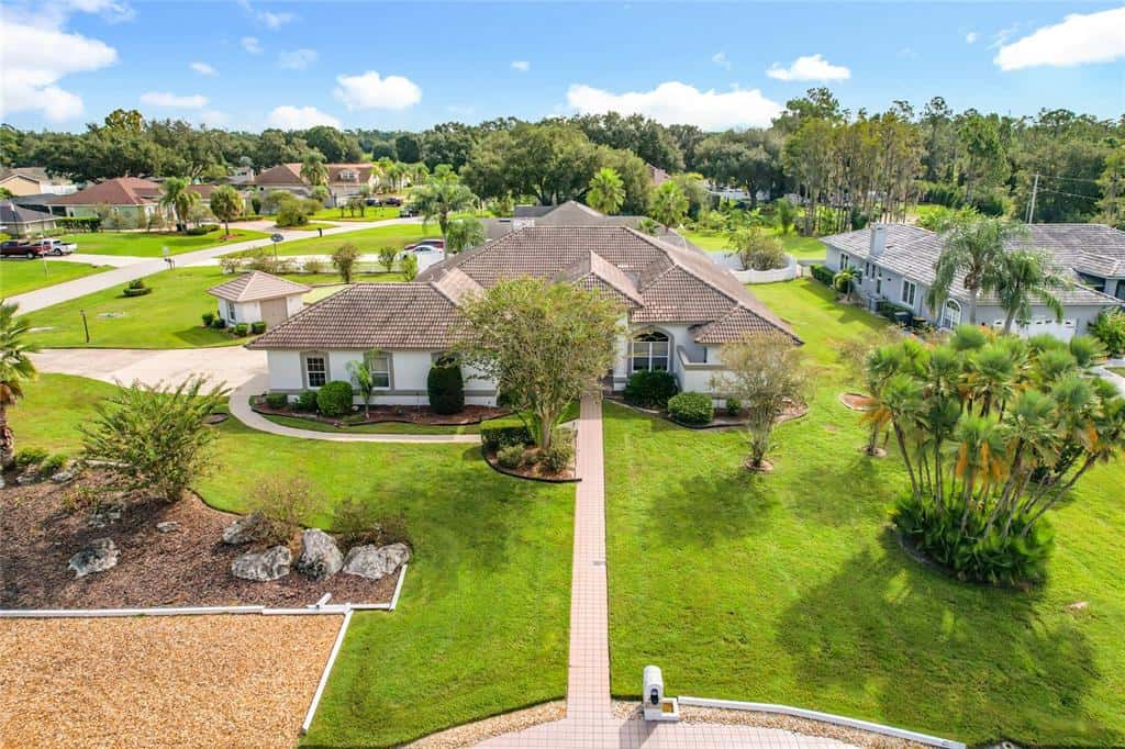 Single Family Residence in LAKELAND